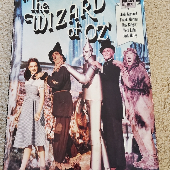 The Wizard of Oz 1100 Jigsaw Puzzle 24" x 36" - Picture 2 of 6